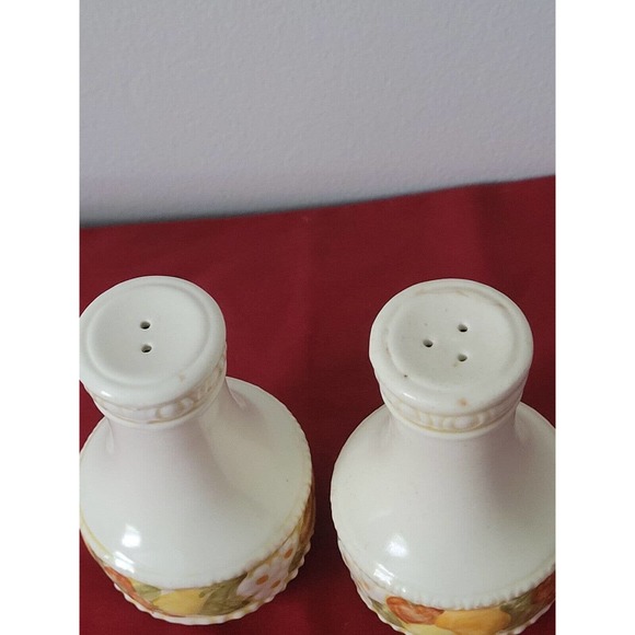 Vintage Vernon ware by Metlox Della Robbia Salt and Pepper Set - Picture 2 of 4